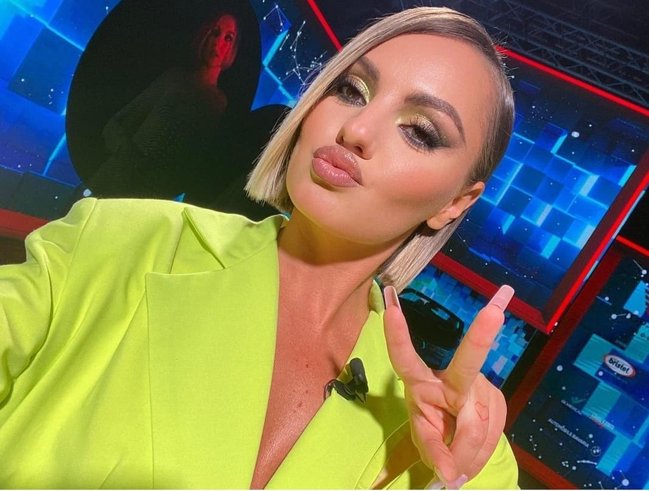 Alexandra Stan și-a făcut o nouă schimbare de look, dar a fost taxată imediat de un internaut: ”Fă muzică, nu scandal!”