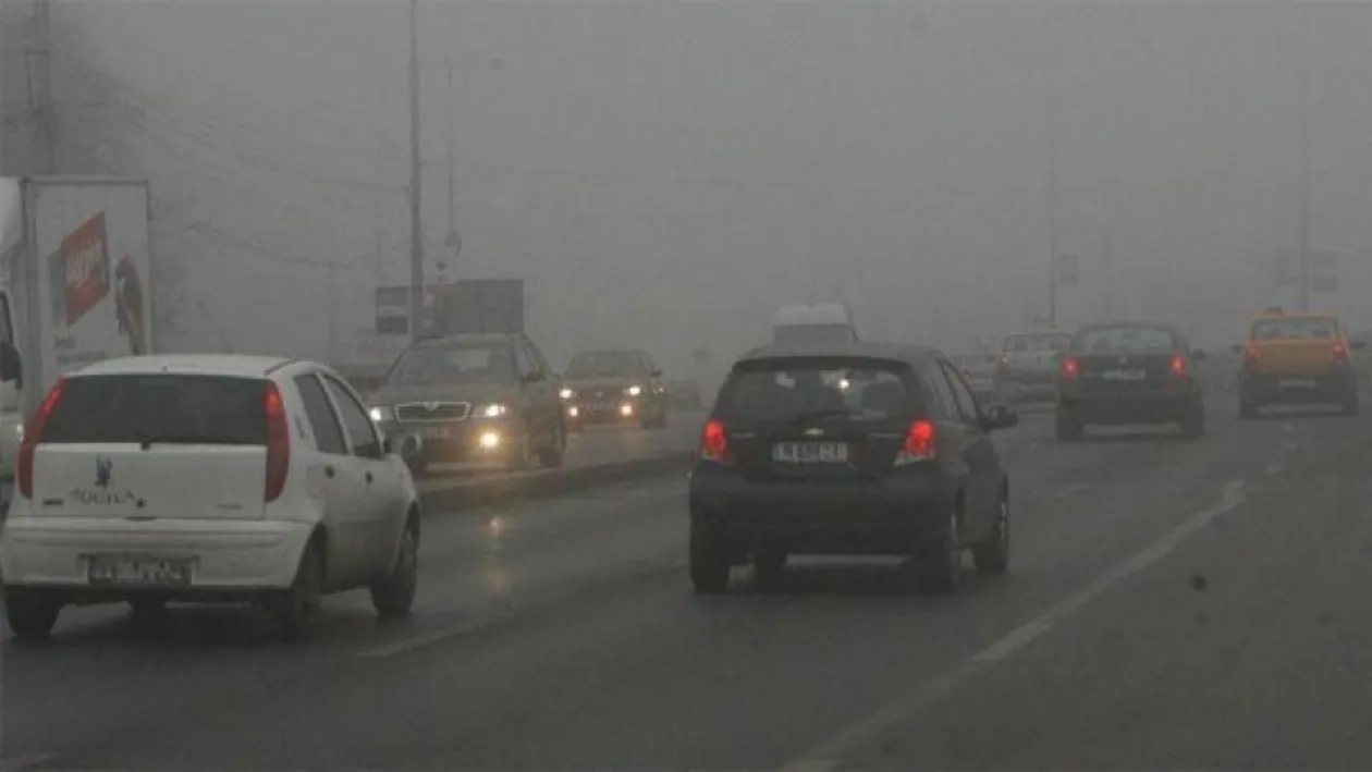 Atenţie, şoferi! Cod galben de ceaţă, duminică dimineaţă, în Bucureşti şi peste 20 de judeţe