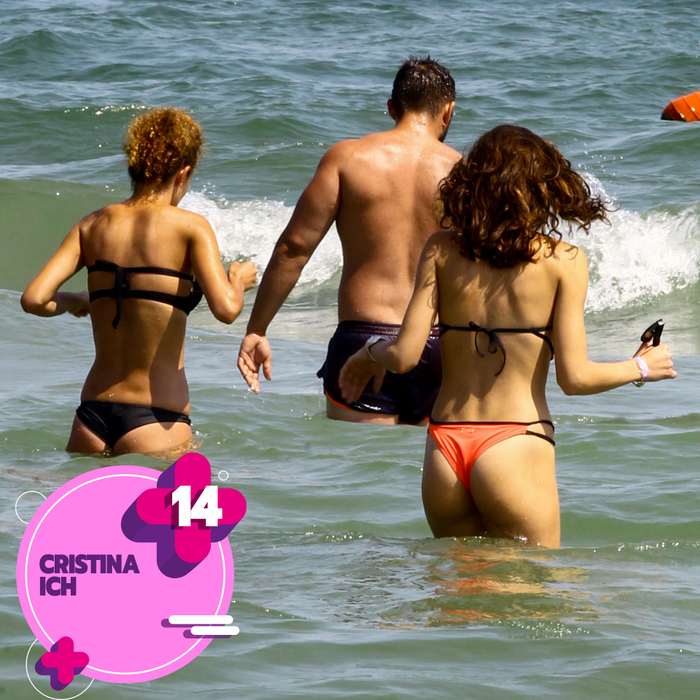TOP 30 de vedete care au încins atmosfera pe litoral cu cele mai sexy scheme de înot. Mădălina Ghenea, Ramona Olaru sau Delia se scufundă mai bine decât scafandrii