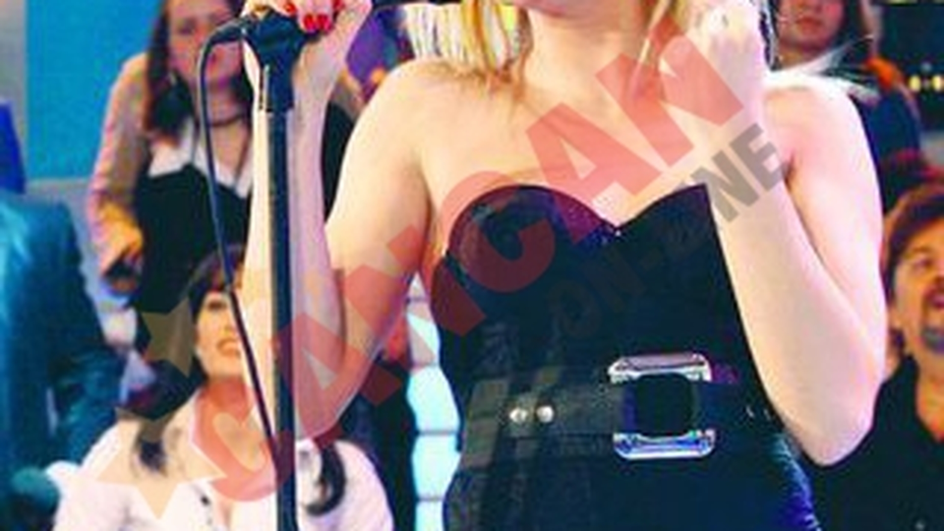 I-a spart dintii unei colege de liceu