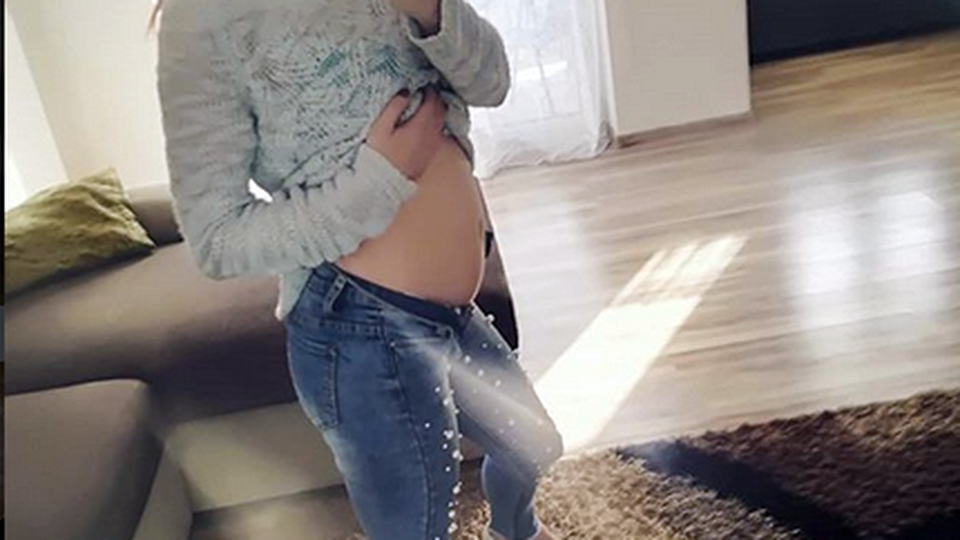 Surpriză! După Gabriela Cristea, Mirela Vaida şi Andreea Bălan, mai avem o altă graviduţă în showbiz! "La aflarea veștii m-am panicat puțin" - Primele imagini cu burtica