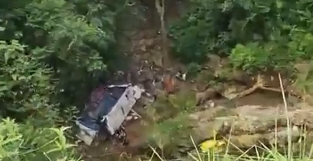 12 morți și 20 de răniți, după ce un autocar ce transporta elevi s-a răsturnat într-o prăpastie! Se întorceau din excursie