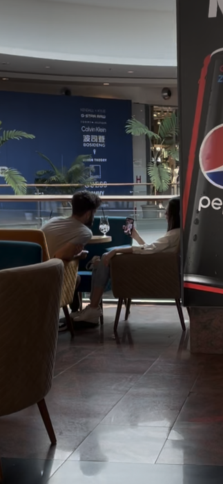 Cleo și Edward, în Mall Băneasa din Capitală / (foto: CANCAN.RO)