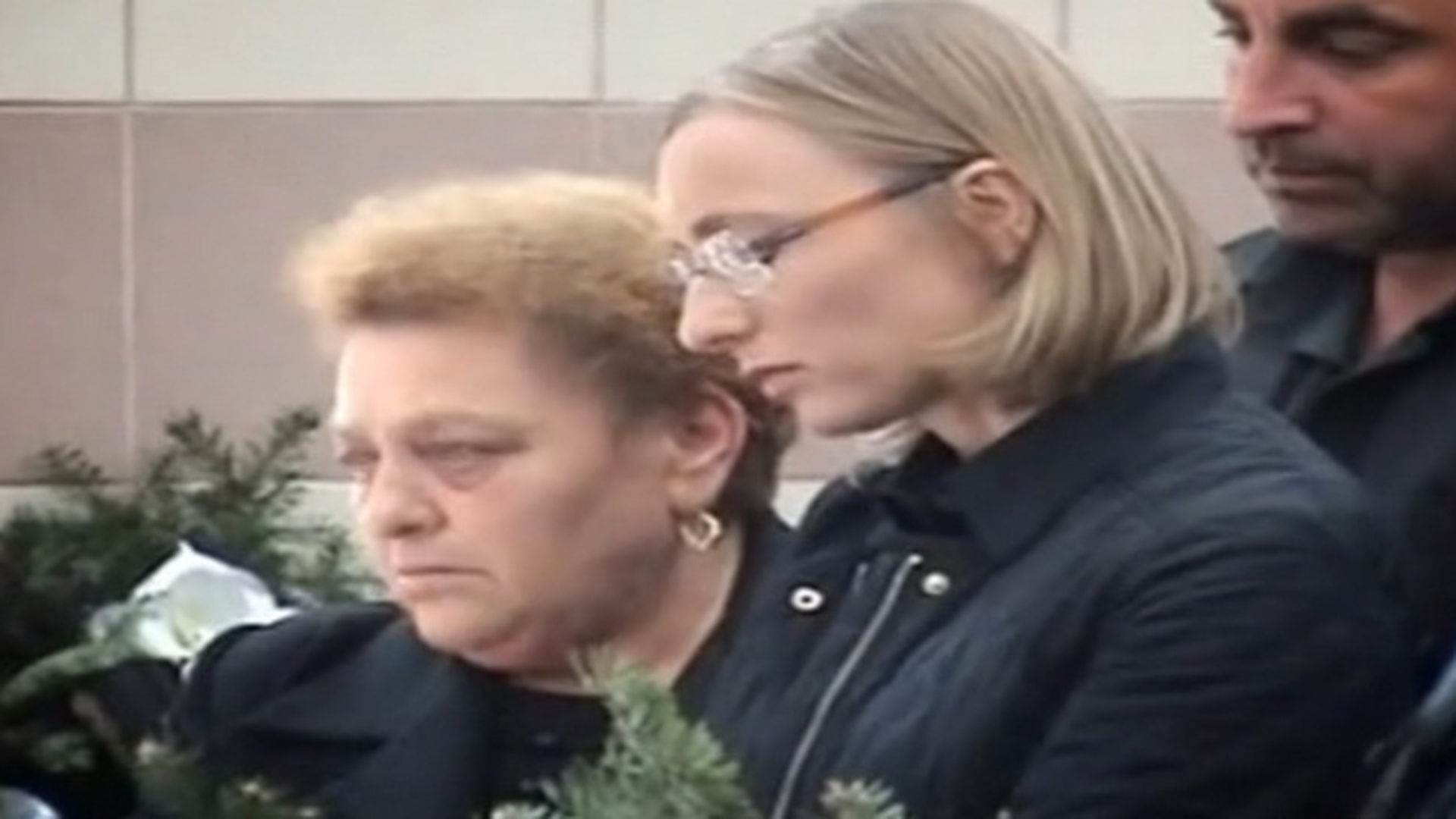 Dupa atatea victorii, Gabi Szabo ne-a aratat si imaginea infrangerii! Atleta, distrusa de durere la inmormantarea tatalui sau