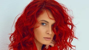 VIDEO EXCLUSIV | Raluka, petrecere surpriză de ziua ei! După ce a plâns de emoție, vedeta a făcut un show de zile mari!