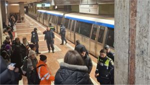 Incident la metrou! O persoană s-a aruncat în fața trenului, la stația Constantin Brâncoveanu