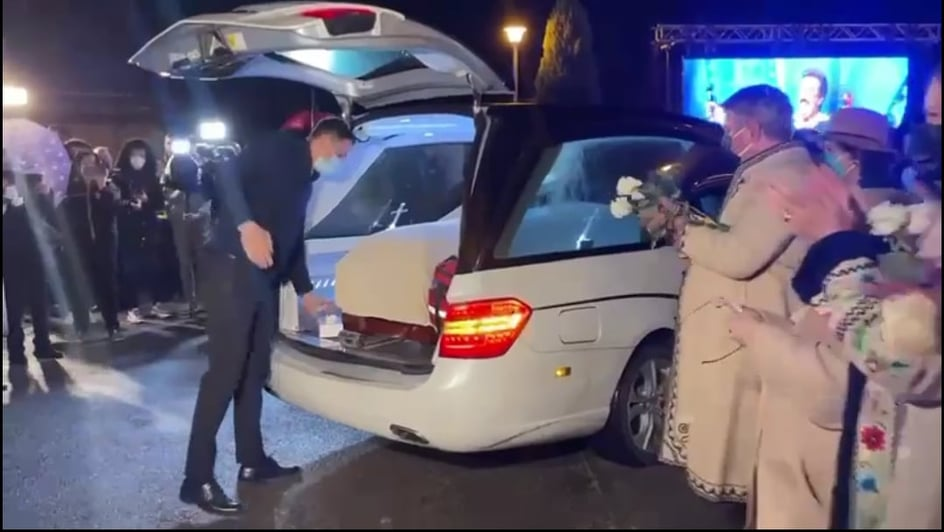 Lacrimi, durere și aplauze, în memoria lui Petrică Mâțu Stoian! Cortegiul funerar a ajuns în această seară la Craiova