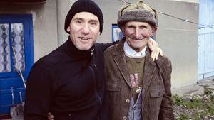 Cine este Luca Sabin, de fapt, țăranul de 80 de ani din satul Râmeț, care a ajuns vedetă pe Netflix