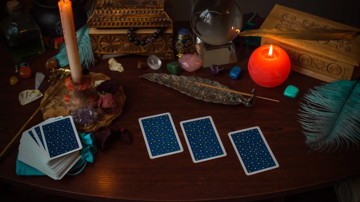 Cartea de Tarot de azi, 22 aprilie 2026. Nativii Vărsător au o singură misiune de la Zece de Bâte: pune jos ce nu e al tău