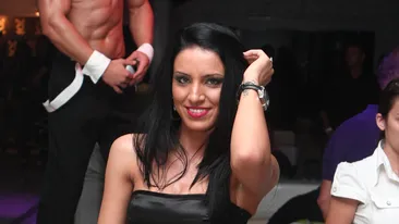 Adelina a chefuit de zor la ziua ei. A dansat pe manele toata noaptea. Vezi aici daca a participat si Varciu
