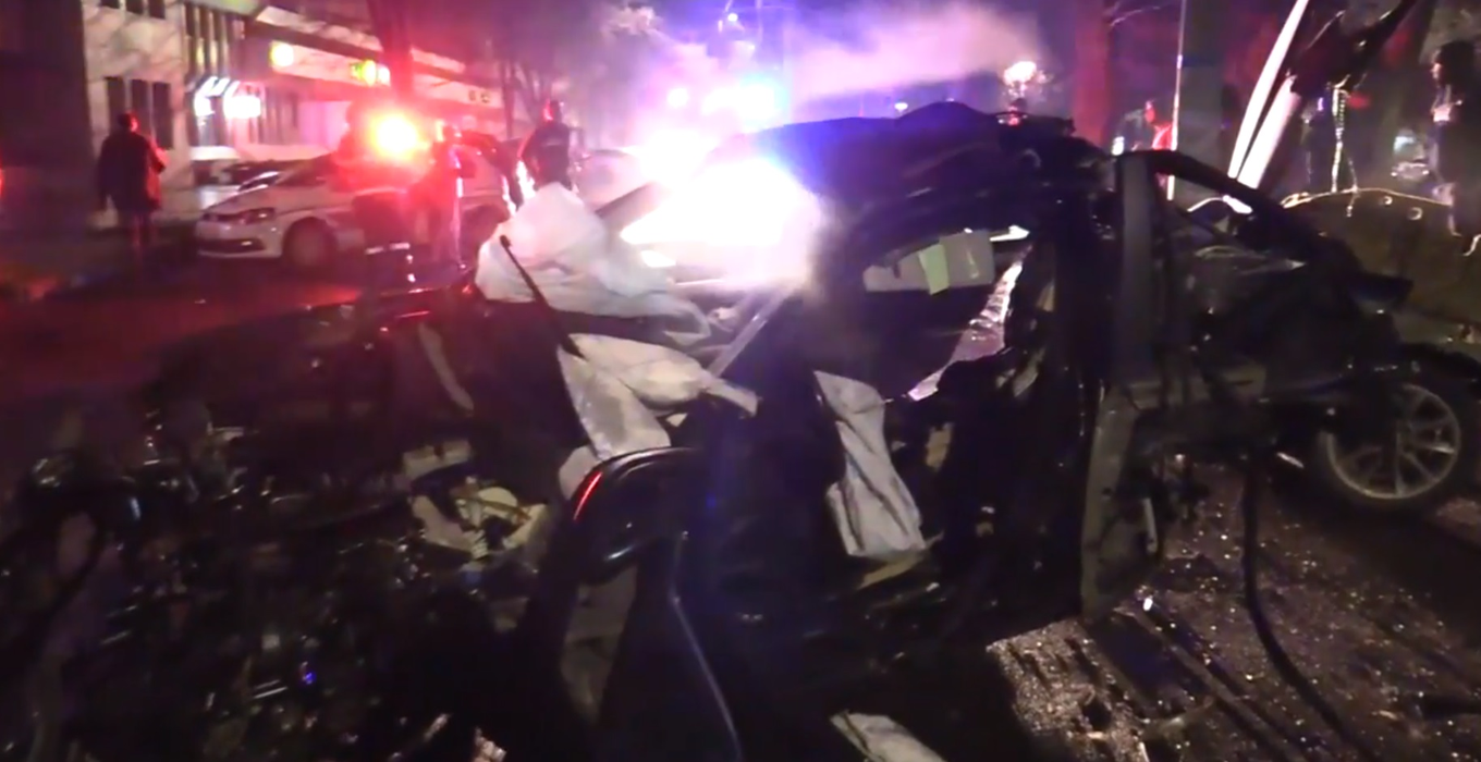Accident înfiorător în Brăila. Șoferul unui BMW, proiectat pe șosea după ce a pierdut controlul volanului și a făcut prăpăd. Bărbatul de 23 de ani, în comă la spital