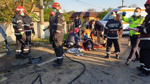 Accident grav pe DN1. O dubiță s-a răsturnat în Prahova, iar un bărbat a decedat