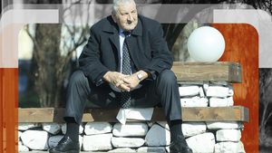 Deși chinuit de probleme medicale, fostul portar rămâne un exemplu în materie de vestimentație. Rică Răducanu, mai ceva ca un gigolo!