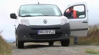 VIDEO Incredibil, dar adevarat! O masina urca un deal cu motorul oprit si fara sofer