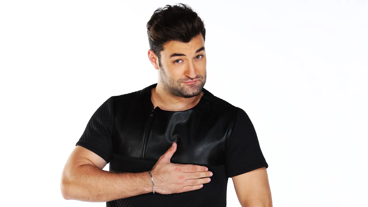 Nunta clasica sau pe plaja, descult? Raspunsul lui Smiley o sa le faca pe admiratoare sa ii cada la picioare! Ce ascunde solistul?