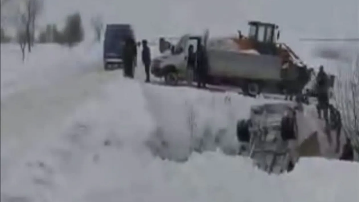 Accident teribil la Suceava, din cauza poleiului. Şoferul este în stare foarte gravă!