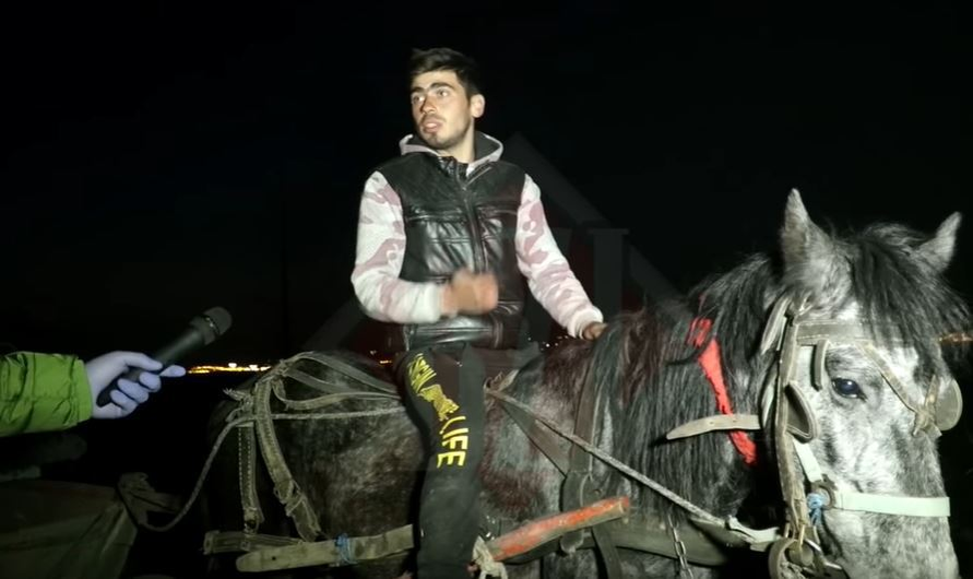 Tânărul care a fost la maternitatea din Iași, pe cal, pentru a-și vedea copilul nou-născut, s-a angajat. Cătălin Moroșanu i-a schimbat viața lui Sergiu