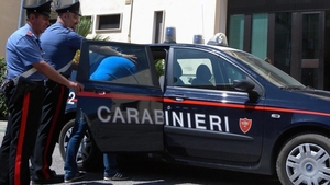 Infractorii români rămași în străinătate continuă să “lucreze”. Metoda inedită prin care fac bani pe timp de pandemie. “Vă rog să îmi trimiteți măcar 200 de euro, ca să...”