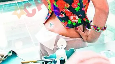 Si-a facut trei tatuaje intr-o zi