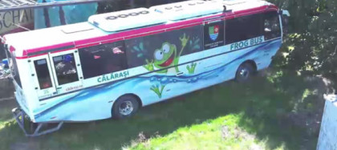Unicul autobuz plutitor din România a eșuat pe uscat. Autoritățile riscă sancțiuni de milioane de euro EXCLUSIV