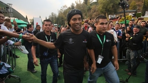 Ronaldinho se căsătorește: cu două femei! Nunta va fi în august. Sora fotbalistului nu va participa