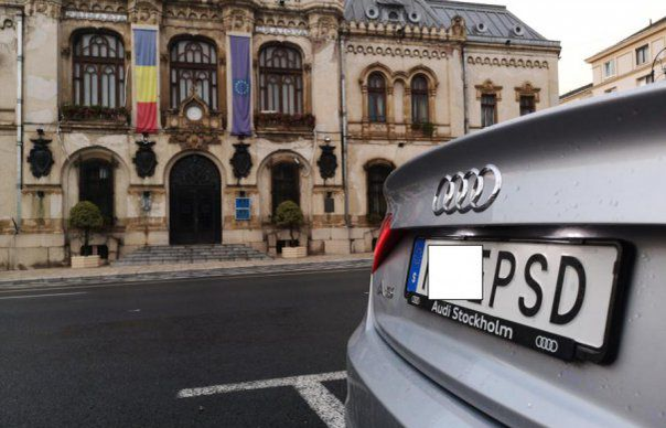 Mircea Badea, despre șoferul mașinii cu mesaj anti-PSD. “Mi se pare penibil cum s-au comportat milițienii cu el! Dacă era Ilie Năstase, îl rupeau cu bătaia!”