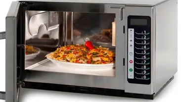 Cuptorul tău cu microunde emite radiaţii? Află cum poţi verifica! 