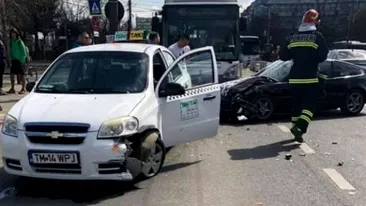 Soţia lui Nicolae Robu, primarul Timișoarei, implicată într-un accident rutier grav: a fost transportată de urgență la spital