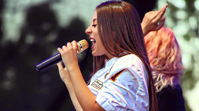 Pe NICOLE CHERRY o ştie toată lumea, însă puţini au văzut-o pe sora ei! Vezi cât de mult seamănă cele două!