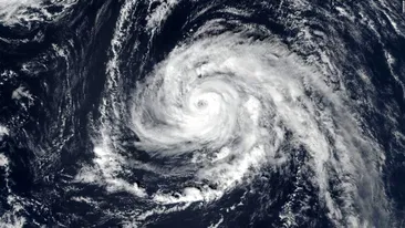 Vine uraganul! Autorităţile au decretat stare de urgenţă: Ne pregătim