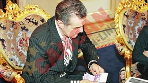 Baga 100.000 euro in satul tatalui sau!