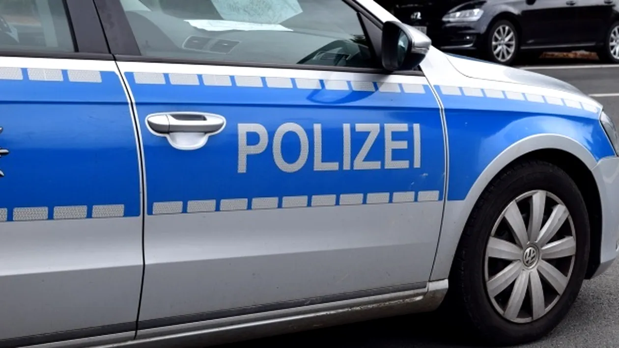 Polițiștii din Germania au avut un șoc după ce au oprit o mașină înmatriculată în România, care circula cu 200 km/oră! Cine era la volan