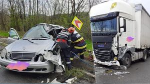 Un bărbat de 27 de ani, sfârșit fulgerător în Vinerea Mare, după ce mașina lui s-a ciocnit de un tir în Sălaj. Prietenul său a fost dus cu elicopterul la spitalul din Baia Mare