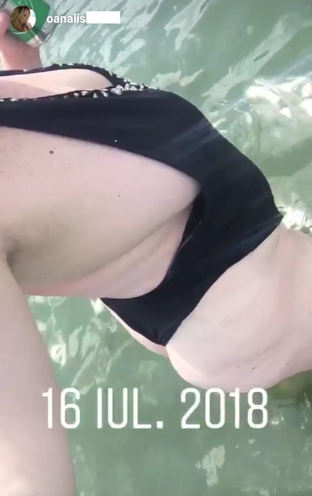 Oana Lis a dat chix cu apariția ei la plajă! A îmbrăcat un costum de baie cu slip tanga