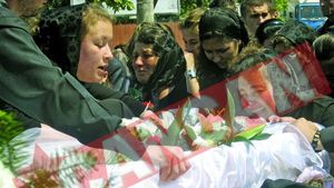 Adolescenta ucisa de tren, condusa pe ultimul drum de toti colegii si profesorii sai