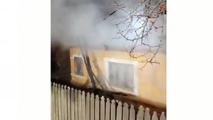 O fetiță de 12 ani s-a salvat ca prin minune. Era singură acasă când locuința a luat foc VIDEO