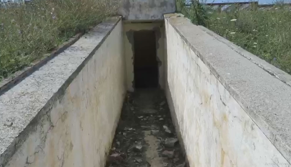 Intrarea în buncăr