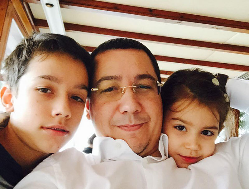 Victor Ponta şi copiii lui, Andrei şi Irina