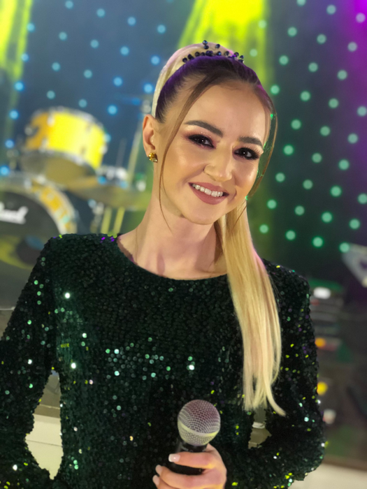 Cântăreața Lavinia Pop, amintiri emoționante: ”Învățam cântece patriotice vechi cu bunica mea, mă imaginam în…”