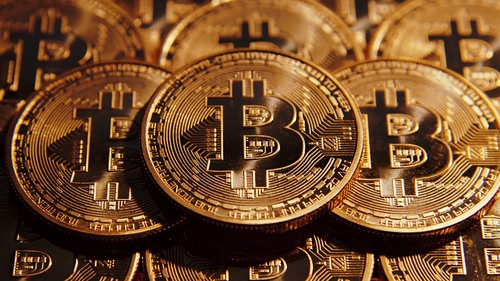 Cel mai misterios personaj al deceniului, deconspirat! Politia a luat cu asalt locuinta parintelui monedei virtuale “Bitcoin”