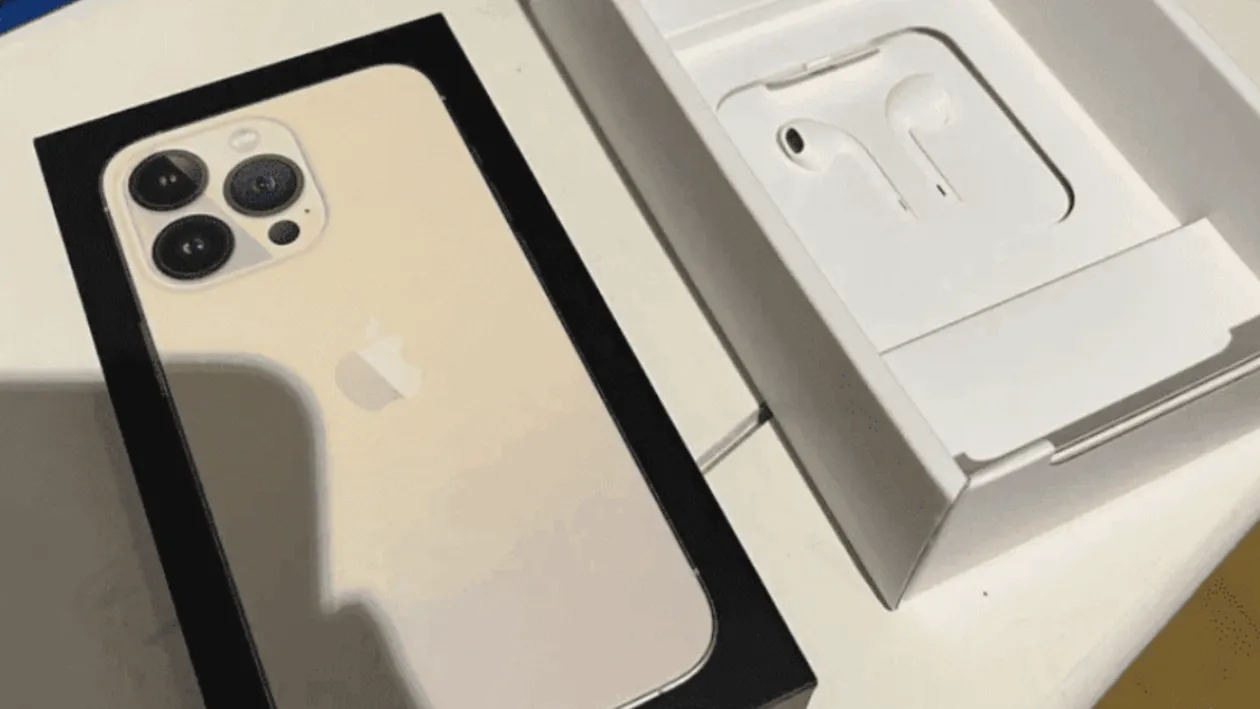 A comandat un iPhone scump, dar coletul a ascuns o surpriză. Ce a primit în schimb