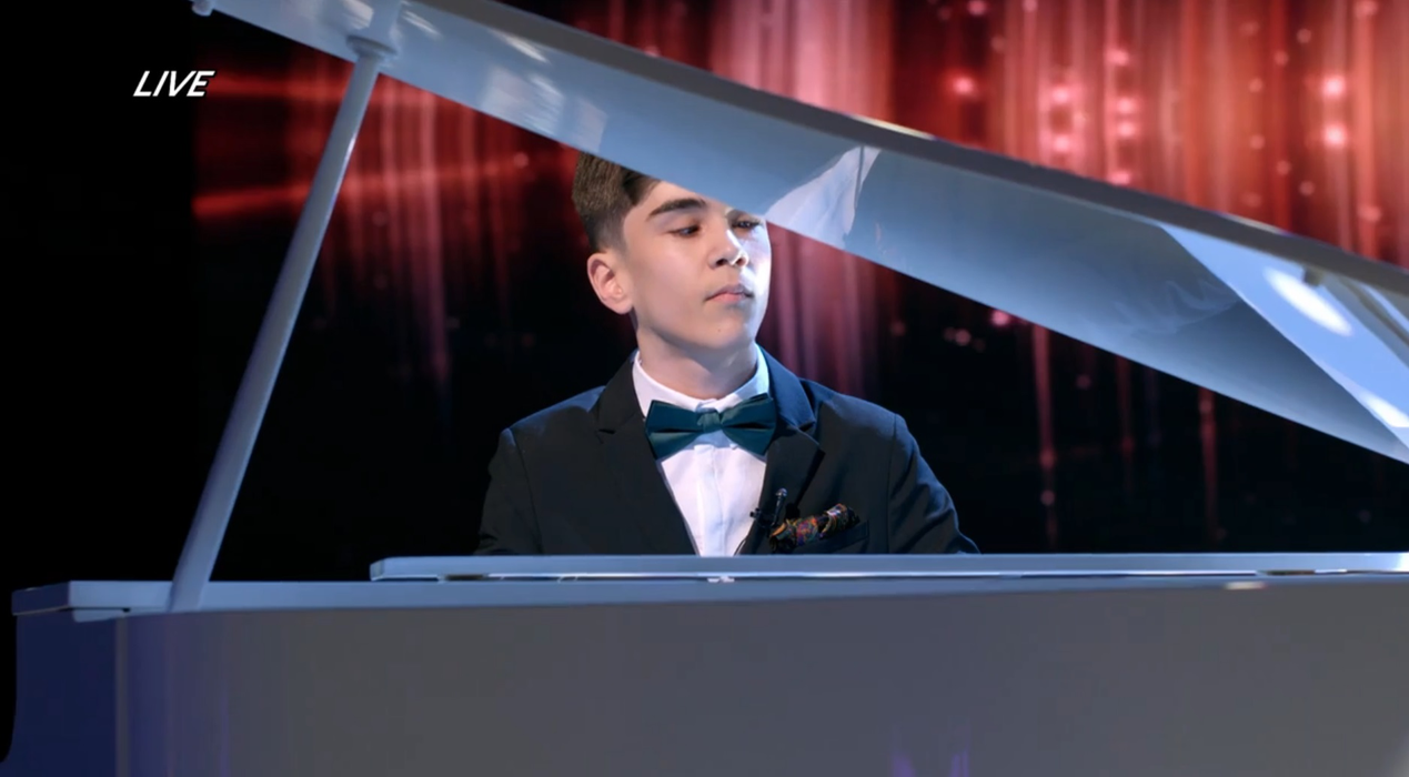 Loredana Groza, în lacrimi după ce un adolescent nevăzător a cântat la pian pe scena de la Next Star: “Am simţit că ne spunea despre singurătatea lui”