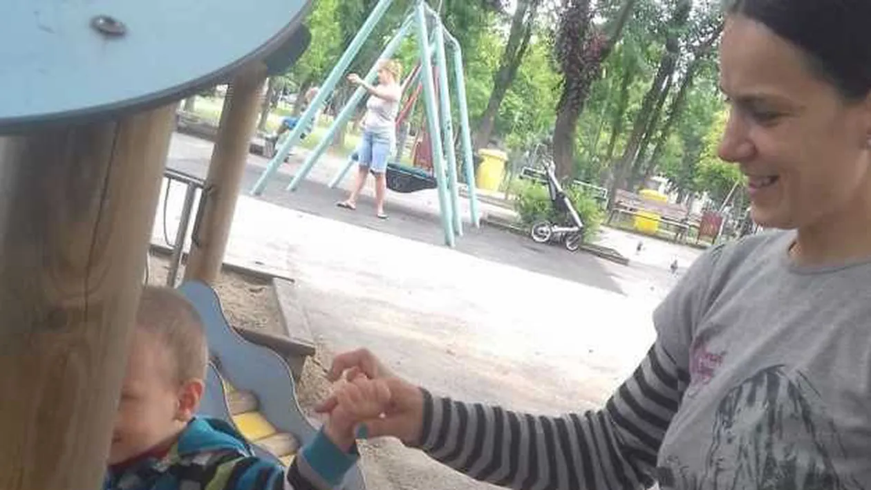 Crina a trăit pe stradă mulți ani până l-a cunoscut pe Teo, cu care a făcut un copil. A avut un sfârșit tragic