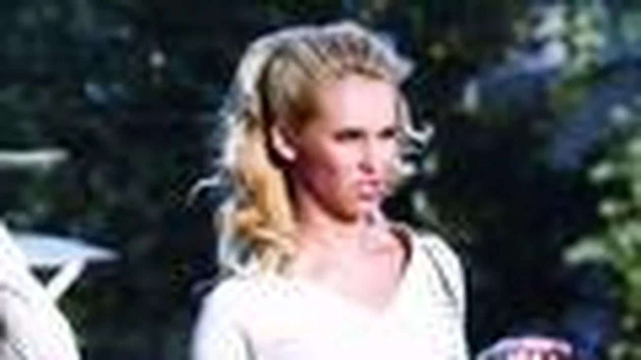 Marfa expirata la luxosul Mall Plaza Romania