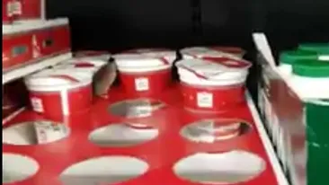 VIDEO / A dat de un șoricel printre produsele dintr-un hipermarket din Arad! Reacția Direcției Sanitar Veterinară