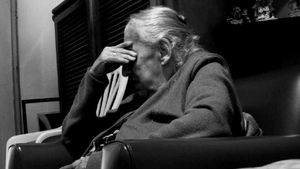 Crimă șocantă. O copilă de numai 14 ani și-a ucis propria bunică, după ce a înjunghiat-o cu un cuțit de bucătărie