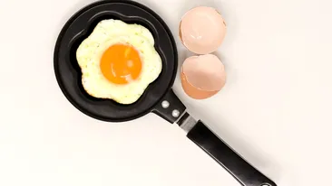 Ingredientul secret care se pune în tigaie atunci când faci ouă ochiuri. Nu ţi-ar trece prin minte să adaugi aşa ceva