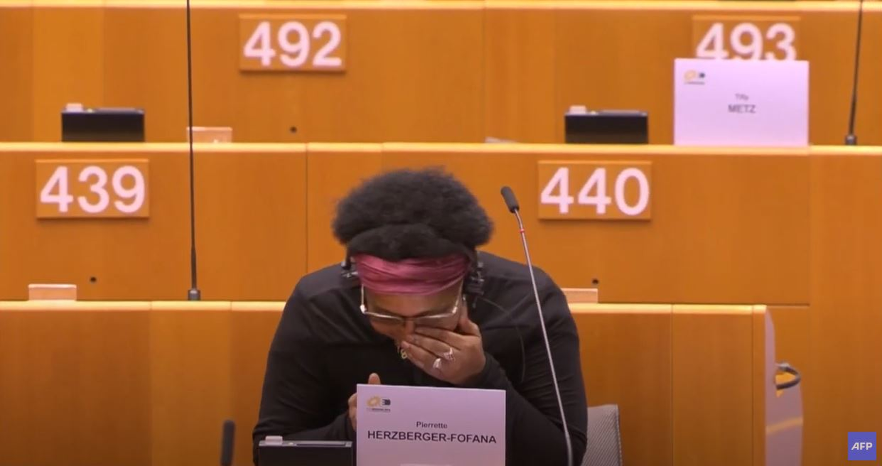 O eurodeputată de culoare a fost agresată de polițiștii din Bruxelles! Pierrette Herzberger-Fofana a povestit totul în Parlamentul European: “A fost o experiență traumatizantă”