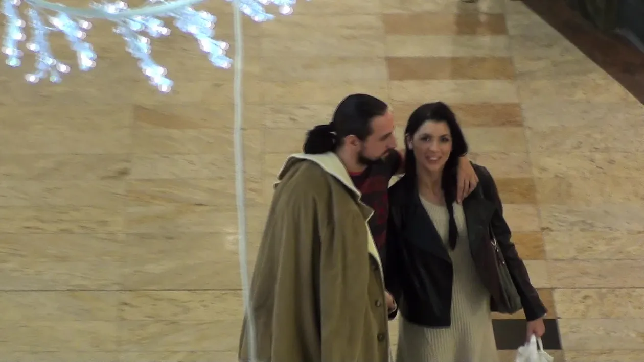 Denis Stefan inca nu a divortat, iar sotia nu-i da drumul. I-a trimis mail-uri de intimidare si de amenintare bebelusei