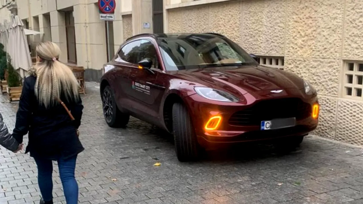 Culmea nesimțirii | Unde și-a parcat un șofer bolidul Aston Martin de 300.000 €, în centrul Clujului